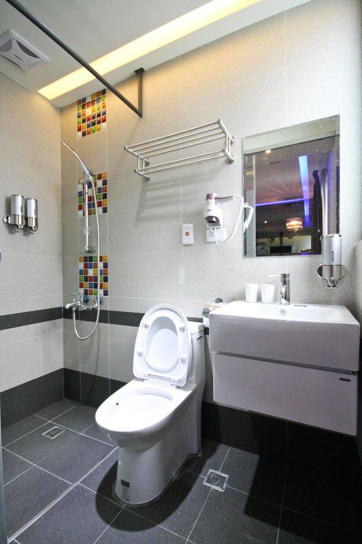 Check Inn Express Taichung Fuxing Hall 2 Екстериор снимка